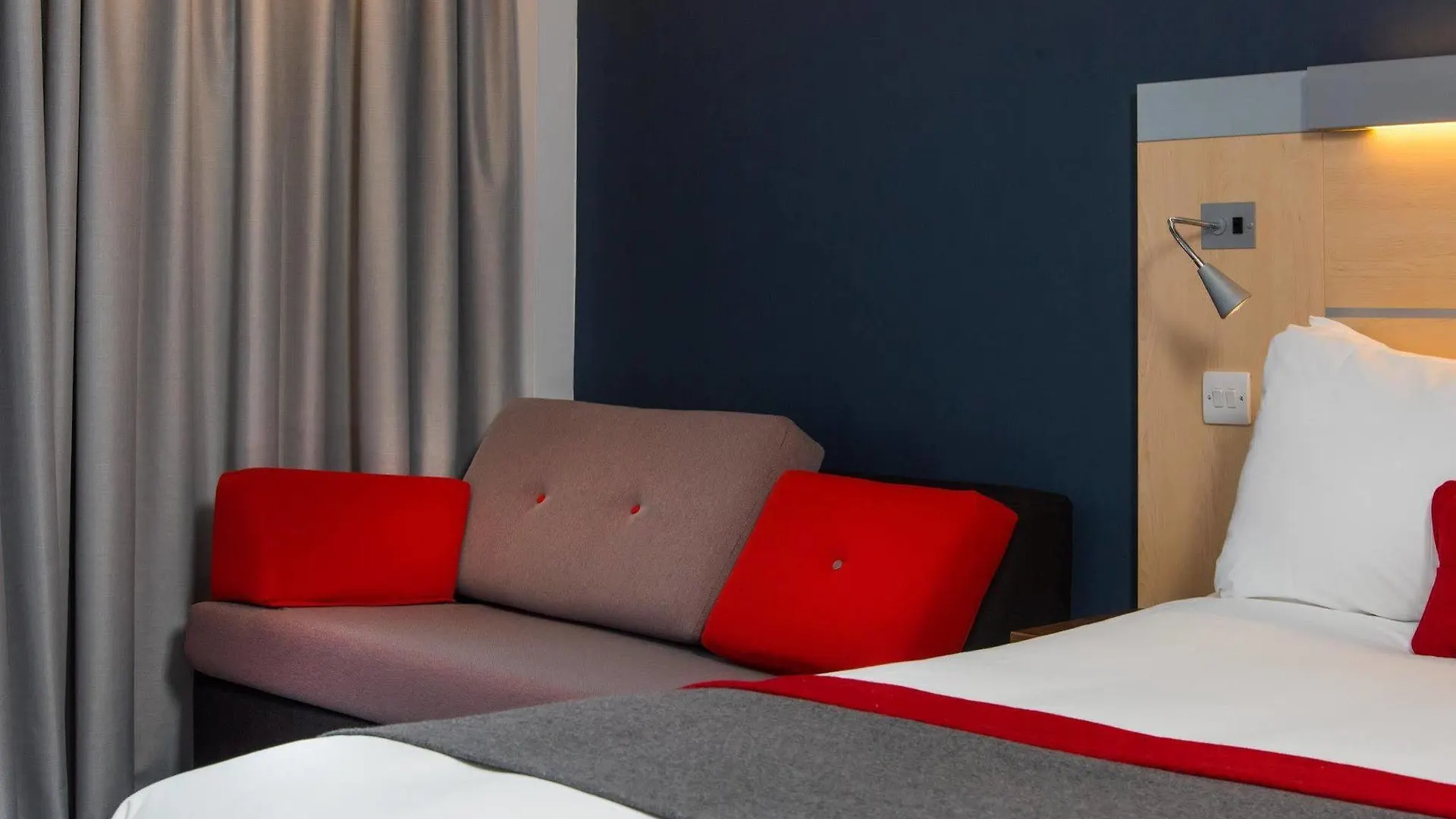 Holiday Inn Express Leeds City Centre By Ihg 3*, Leeds (West Yorkshire)